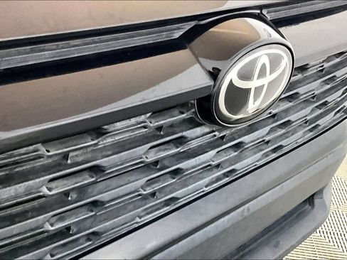 Used 2019 Toyota RAV4 XLE FWD image 23
