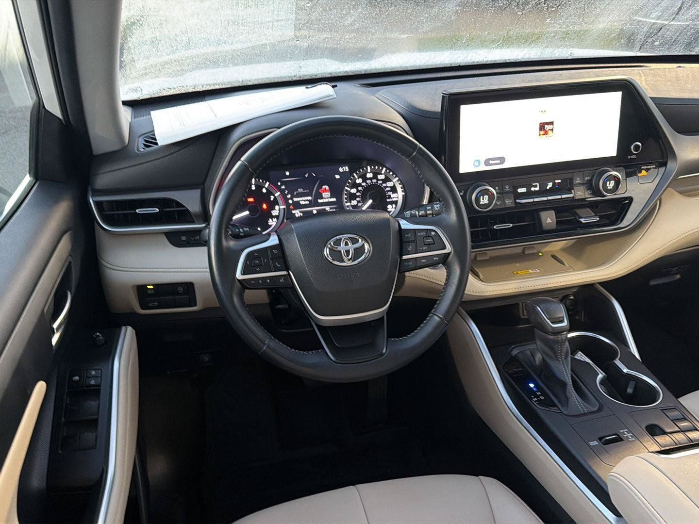 Used 2023 Toyota Highlander XLE FWD image 18