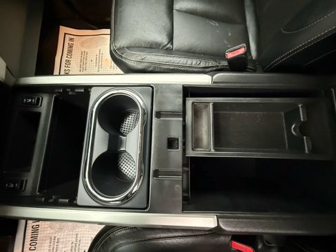Used 2017 Nissan Titan SL AWD/4WD image 16