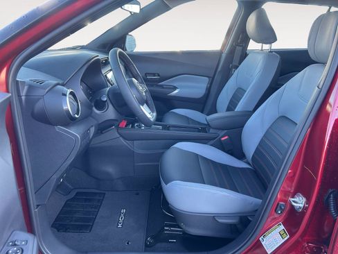 Used 2024 Nissan Kicks SR w/ SR Premium Package FWD image 10