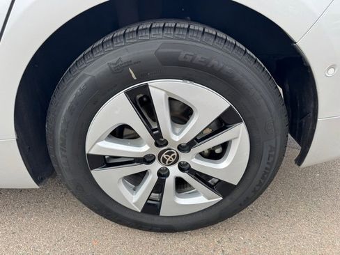 Used 2018 Toyota Prius Two w/ Prius Two Safety Plus Package image 10