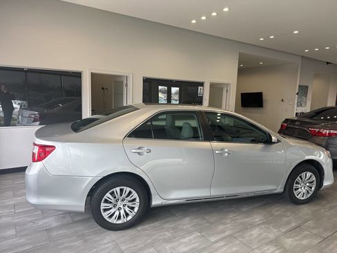 Used 2012 Toyota Camry LE image 11