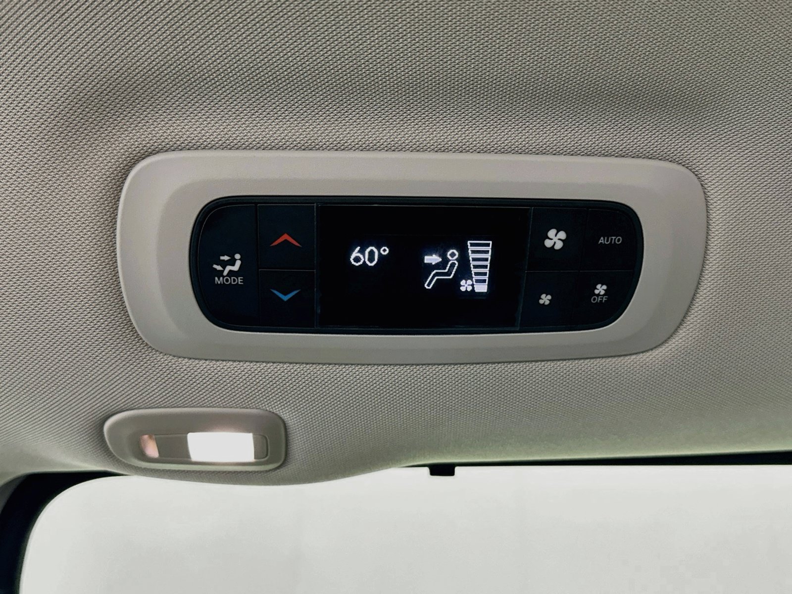 Used 2023 Chrysler Pacifica Limited w/ Uconnect Theater Family Group FWD image 28