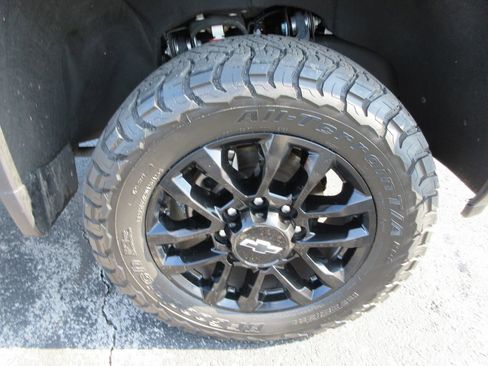 Certified 2025 Chevrolet Silverado 2500 LT w/ Trail Boss Package image 9