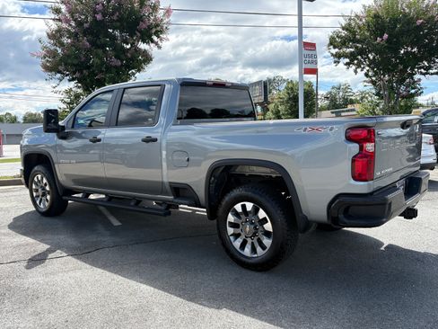 Used 2026 Chevrolet Silverado 2500 Custom AWD/4WD image 3