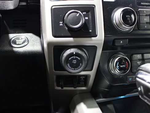 Used 2017 Ford F150 Lariat w/ Equipment Group 502A Luxury RWD image 17