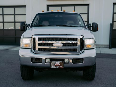Used 2005 Ford F350 Lariat image 2