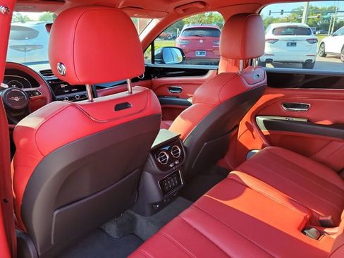 Used 2022 Bentley Bentayga image 12