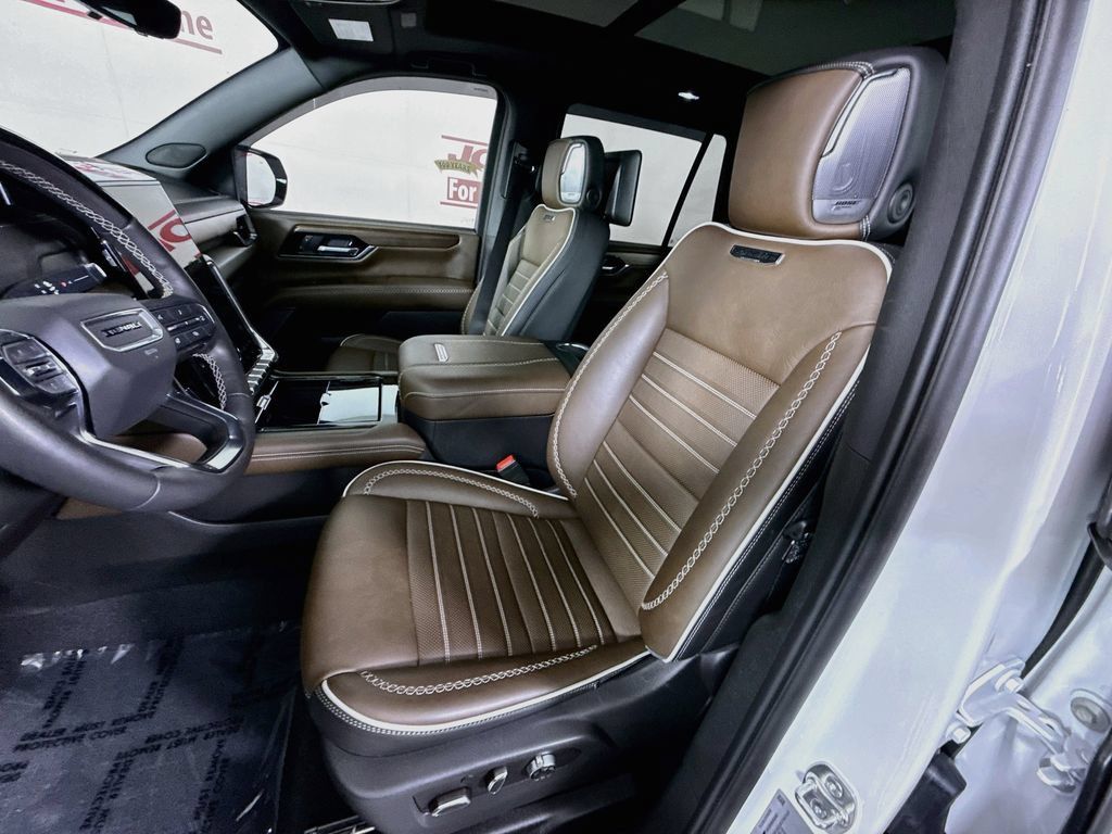 Used 2025 GMC Yukon Denali Ultimate AWD/4WD image 27