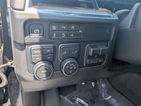 Used 2026 Chevrolet Suburban High Country AWD/4WD image 17