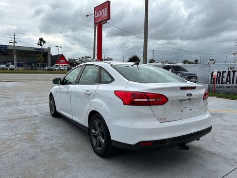 Used 2018 Ford Focus SE w/ SE Appearance Package image 7