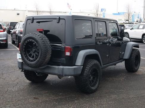 Used 2018 Jeep Wrangler Unlimited Rubicon w/ Connectivity Group image 4