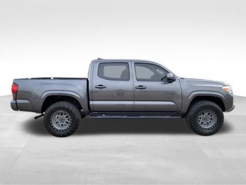Used 2020 Toyota Tacoma SR image 3