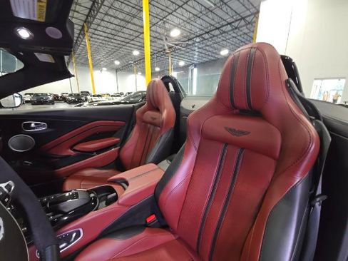 Used 2021 Aston Martin V8 Vantage Roadster RWD image 8