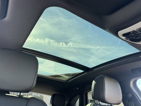 Used 2024 Porsche Macan image 7