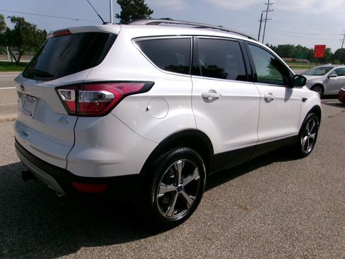 Used 2017 Ford Escape SE w/ SE Leather Comfort Package FWD image 3