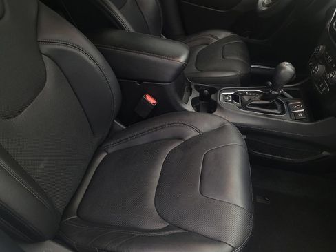 Used 2019 Jeep Cherokee Limited image 21