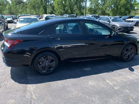 Used 2023 Hyundai Elantra SEL FWD image 6
