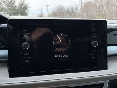 Used 2025 Volkswagen Taos SE FWD image 43