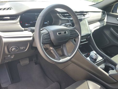 Used 2024 Jeep Grand Cherokee Altitude RWD image 18
