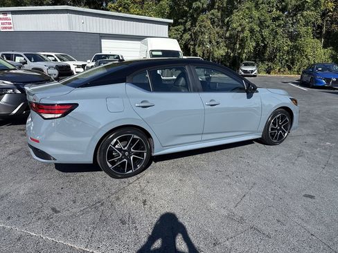New 2025 Nissan Sentra SR w/ SR Premium Package FWD image 8