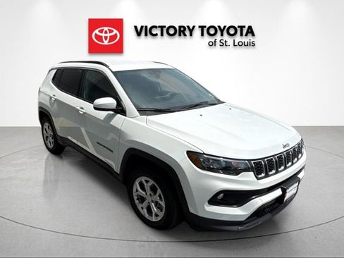 Used 2024 Jeep Compass Latitude AWD/4WD image 1