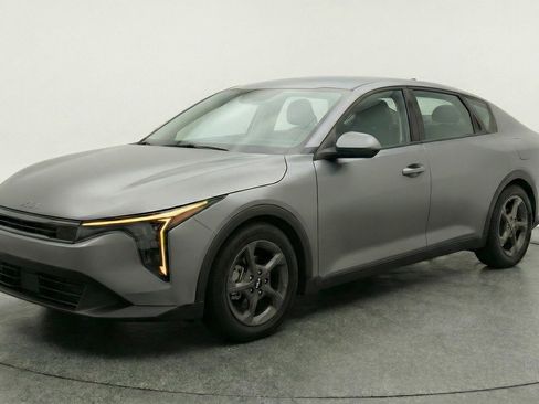 Used 2025 Kia K4 LXS image 3