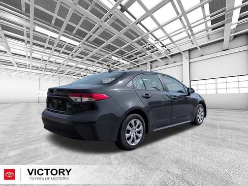 Used 2024 Toyota Corolla LE image 3