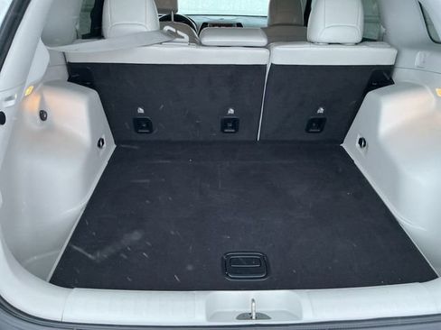 Used 2020 Jeep Cherokee Latitude Plus w/ Cold Weather Group image 39