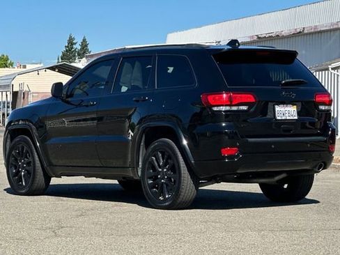 Used 2020 Jeep Grand Cherokee Altitude AWD/4WD image 6