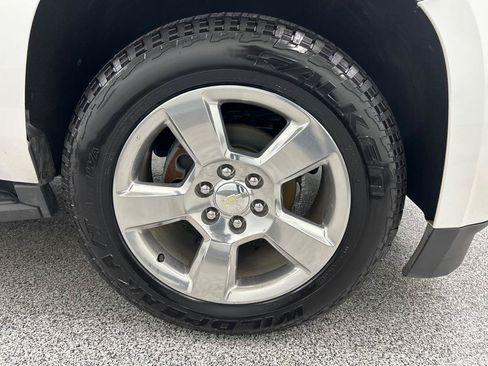 Used 2017 Chevrolet Suburban LT RWD image 7