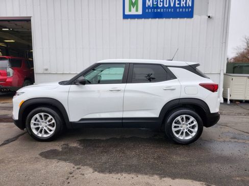 Used 2024 Chevrolet TrailBlazer LS w/ LS Convenience Package FWD image 2