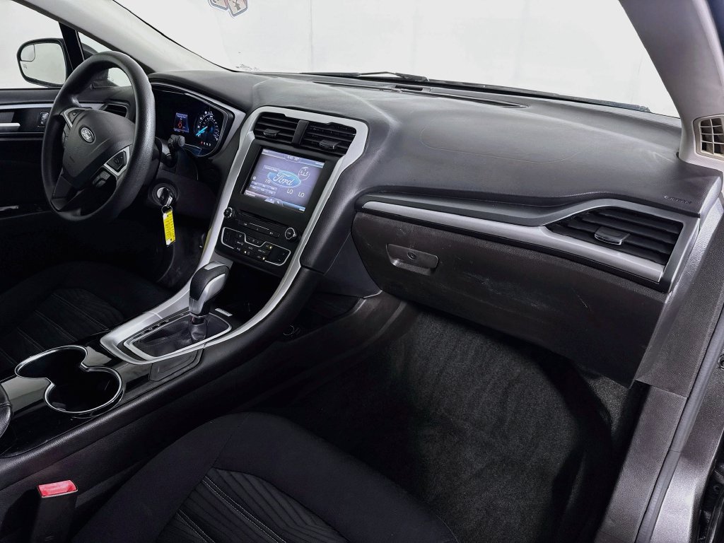Used 2016 Ford Fusion SE FWD image 32