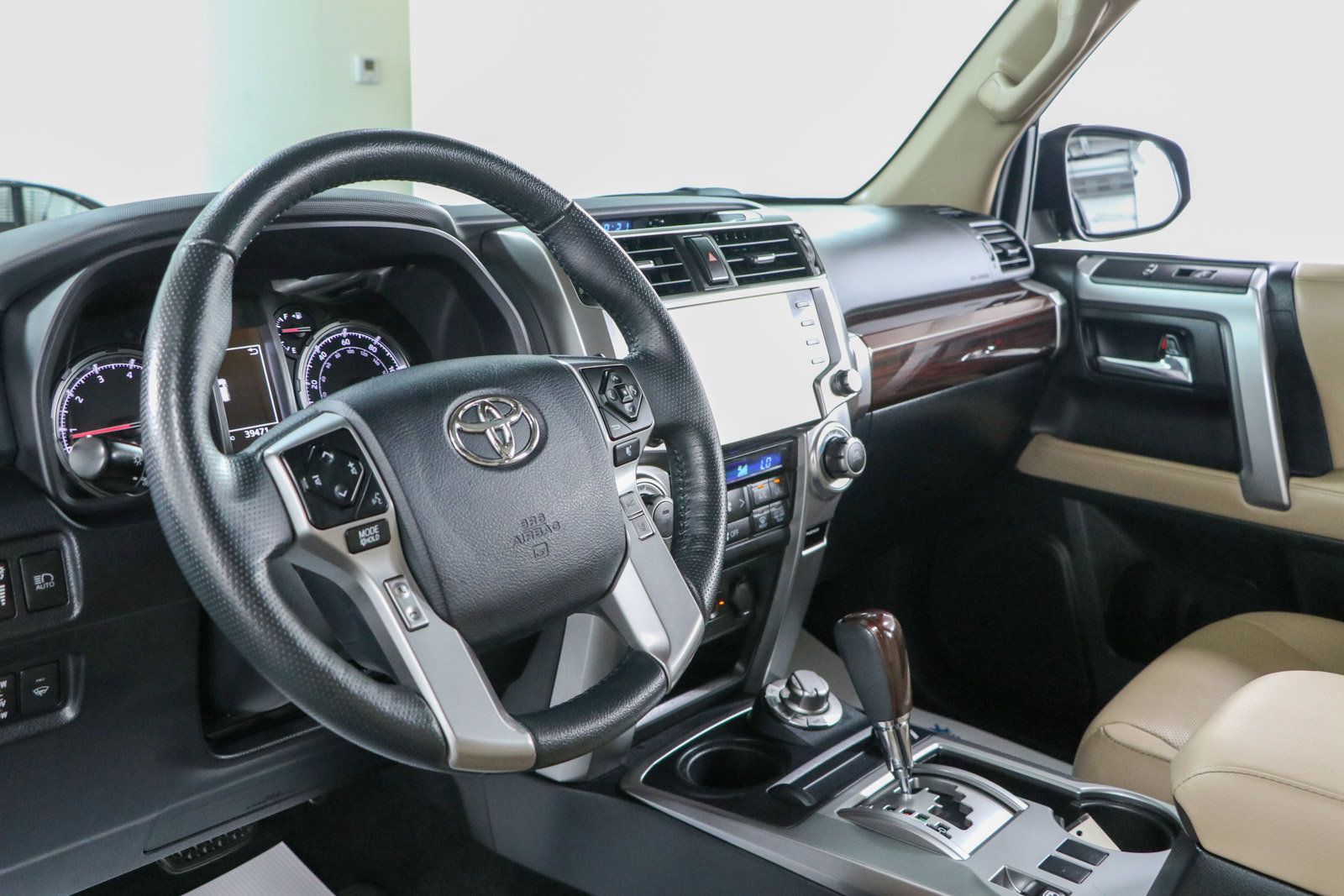 Used 2024 Toyota 4Runner Limited AWD/4WD image 24