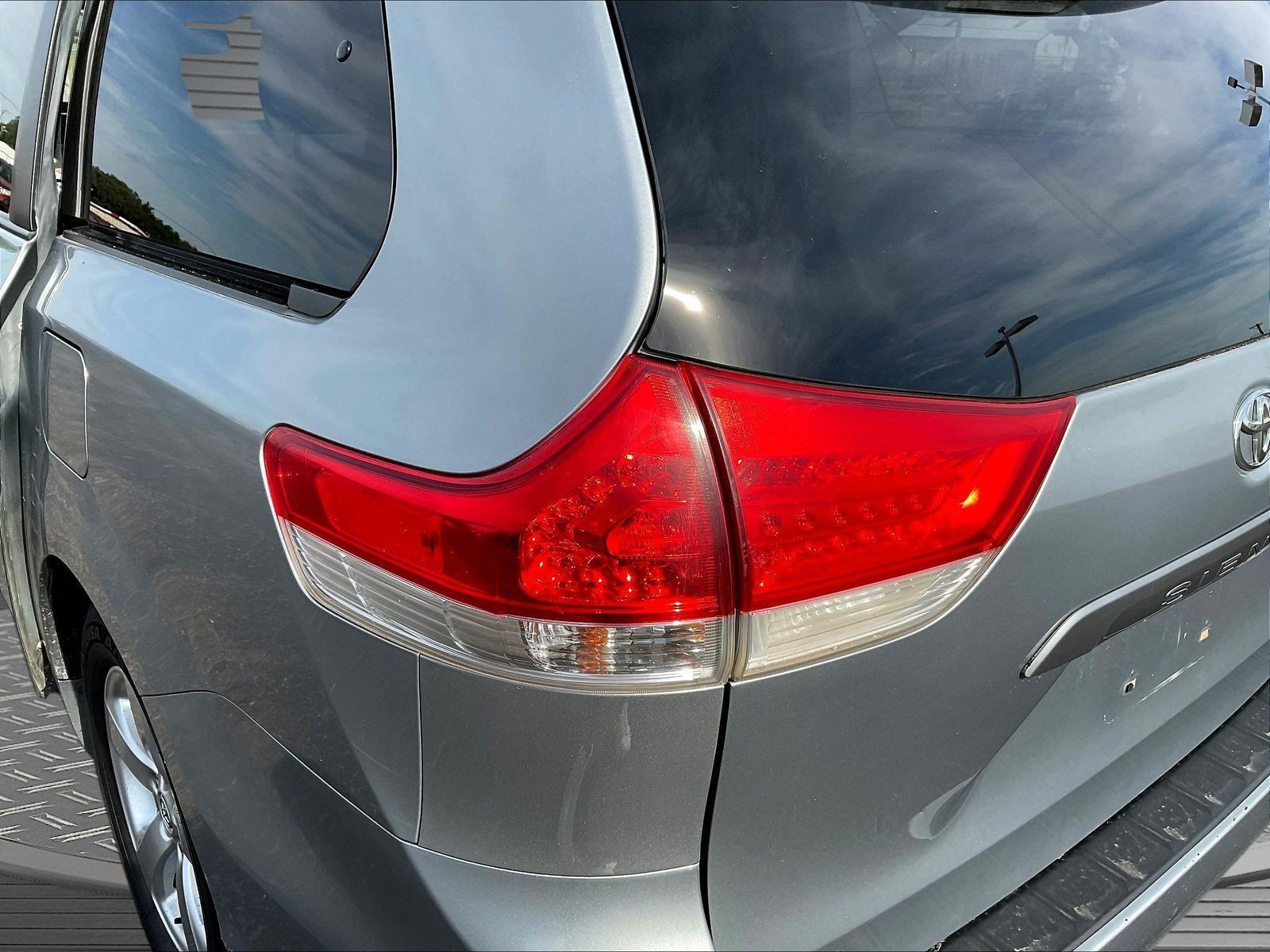 Used 2013 Toyota Sienna LE FWD image 21