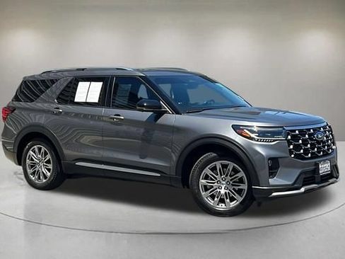Certified 2025 Ford Explorer Platinum RWD image 1