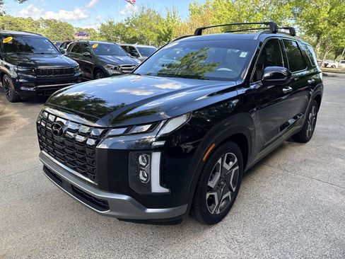 Used 2023 Hyundai Palisade Limited FWD image 3