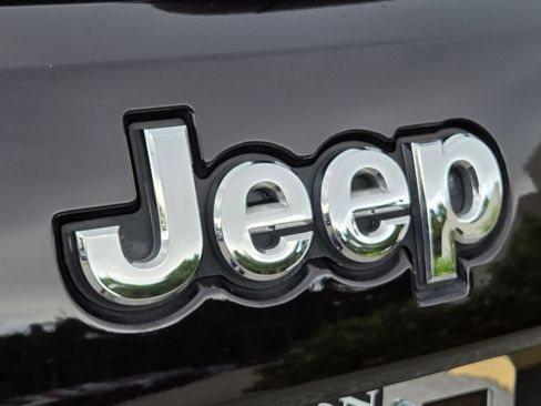 Used 2021 Jeep Grand Cherokee Limited RWD image 14