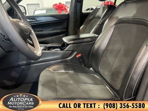 Used 2023 Jeep Grand Cherokee Altitude image 9