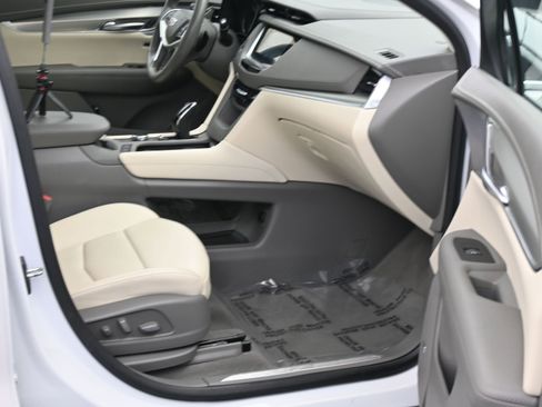 Used 2023 Cadillac XT5 Premium Luxury image 11