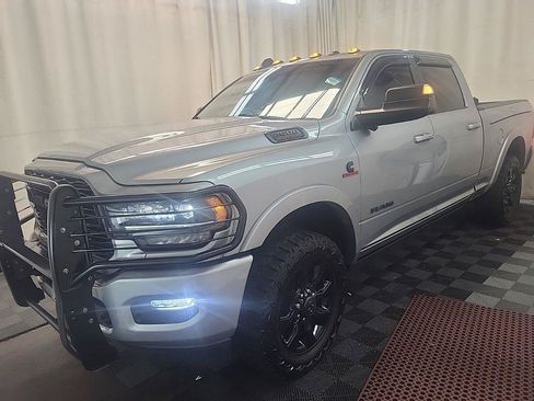 Used 2022 RAM 2500 Limited AWD/4WD image 3