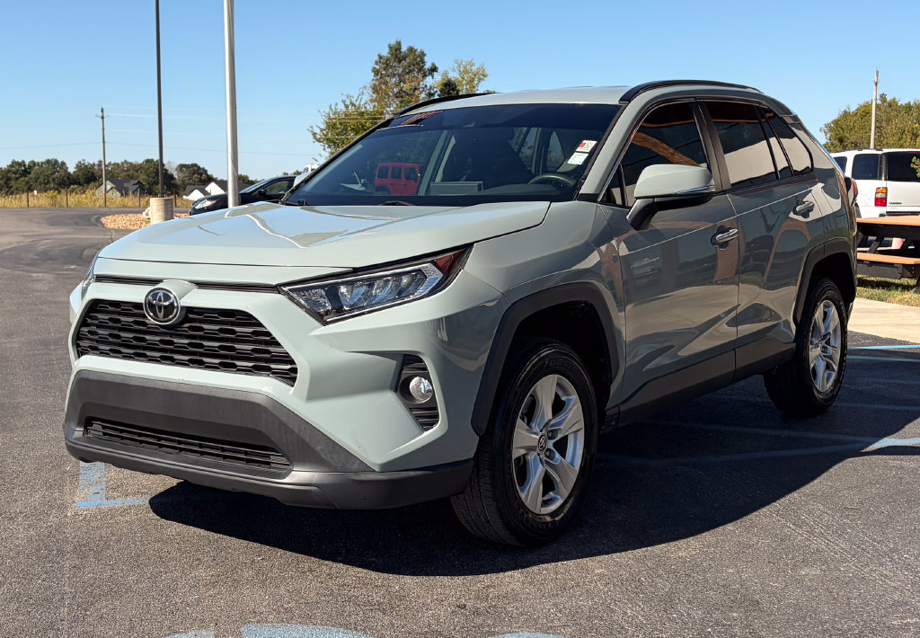 Used 2021 Toyota RAV4 XLE FWD image 16