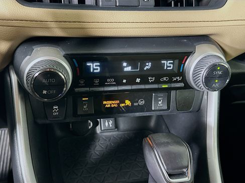 Used 2019 Toyota RAV4 XLE Premium image 23