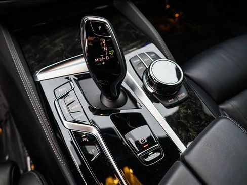 Used 2023 BMW M550i xDrive w/ Executive Package image 21