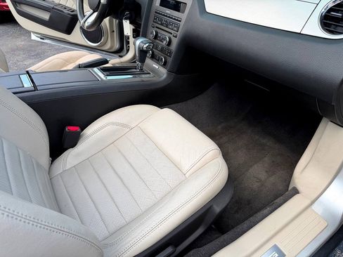 Used 2010 Ford Mustang Convertible RWD image 33