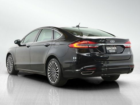 Used 2017 Ford Fusion SE w/ Fusion SE Technology Package image 3