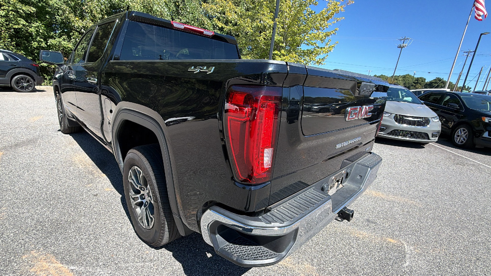 Used 2025 GMC Sierra 1500 SLT AWD/4WD image 10