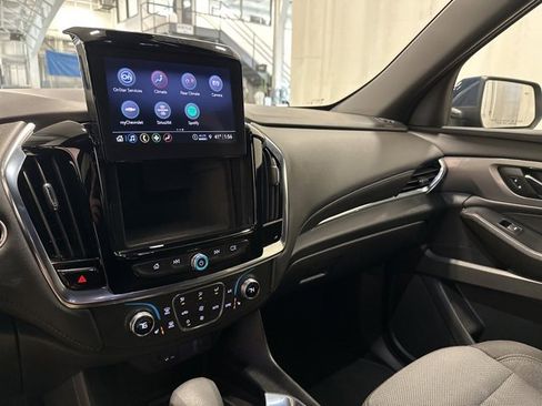 Used 2023 Chevrolet Traverse LT image 28