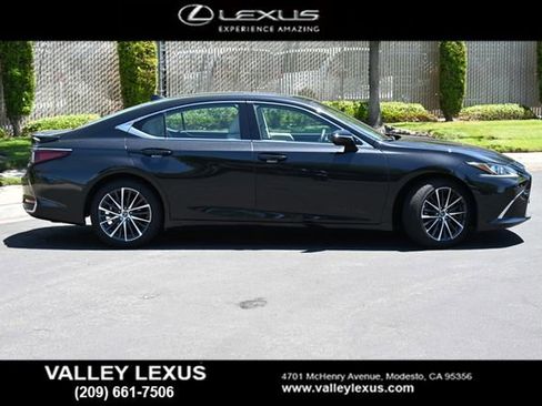 Used 2025 Lexus ES 300h w/ Premium Package FWD image 3