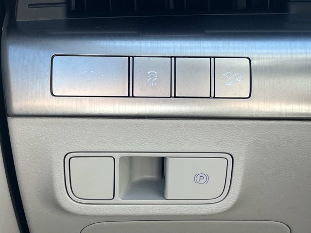 Certified 2025 Hyundai Kona SEL FWD image 34